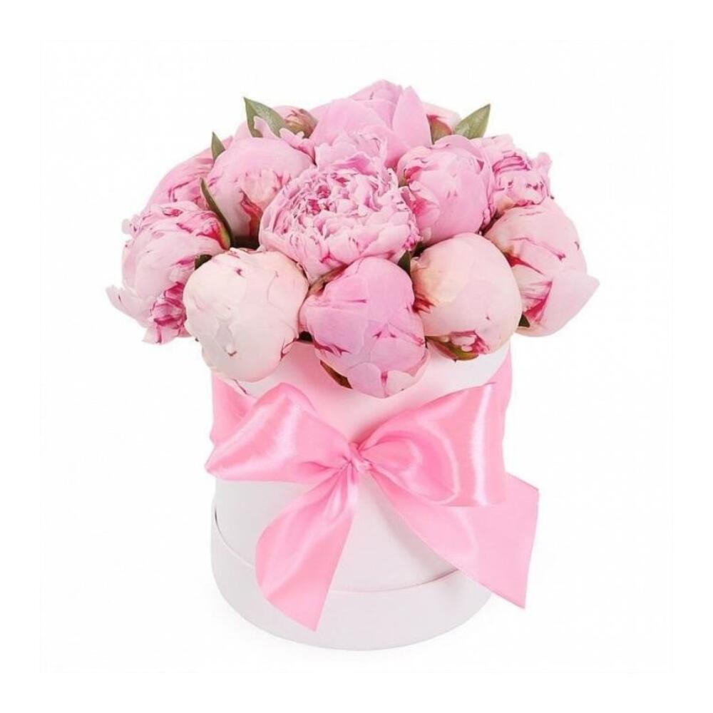 Букет живых цветов из 15 розовых пионов в шляпной коробке, сорт Сара Бернар/Подарок на День рождения, жене, девушке, любимой