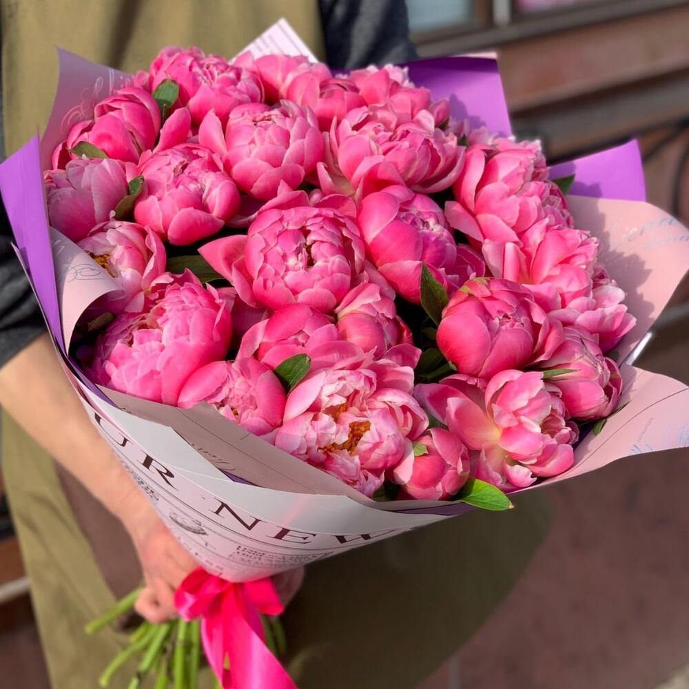 Шикарный букет пионов Корал Шарм Шикарный букет пионов Корал Шарм