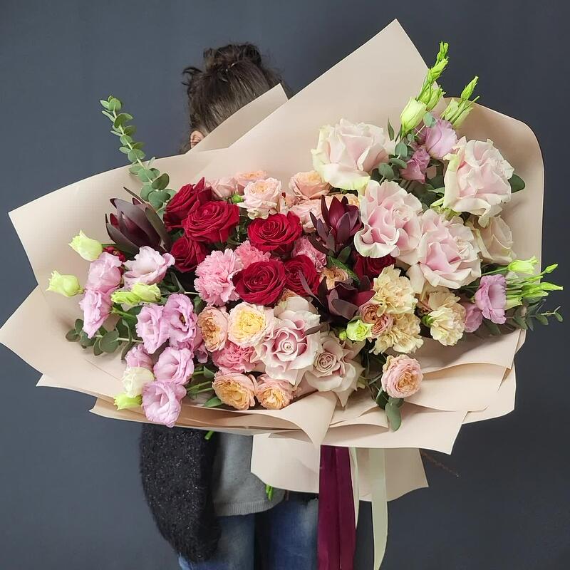 Роскошь Барокко Букет из роз и лизиантуса Роскошь Барокко Букет из роз и лизиантуса