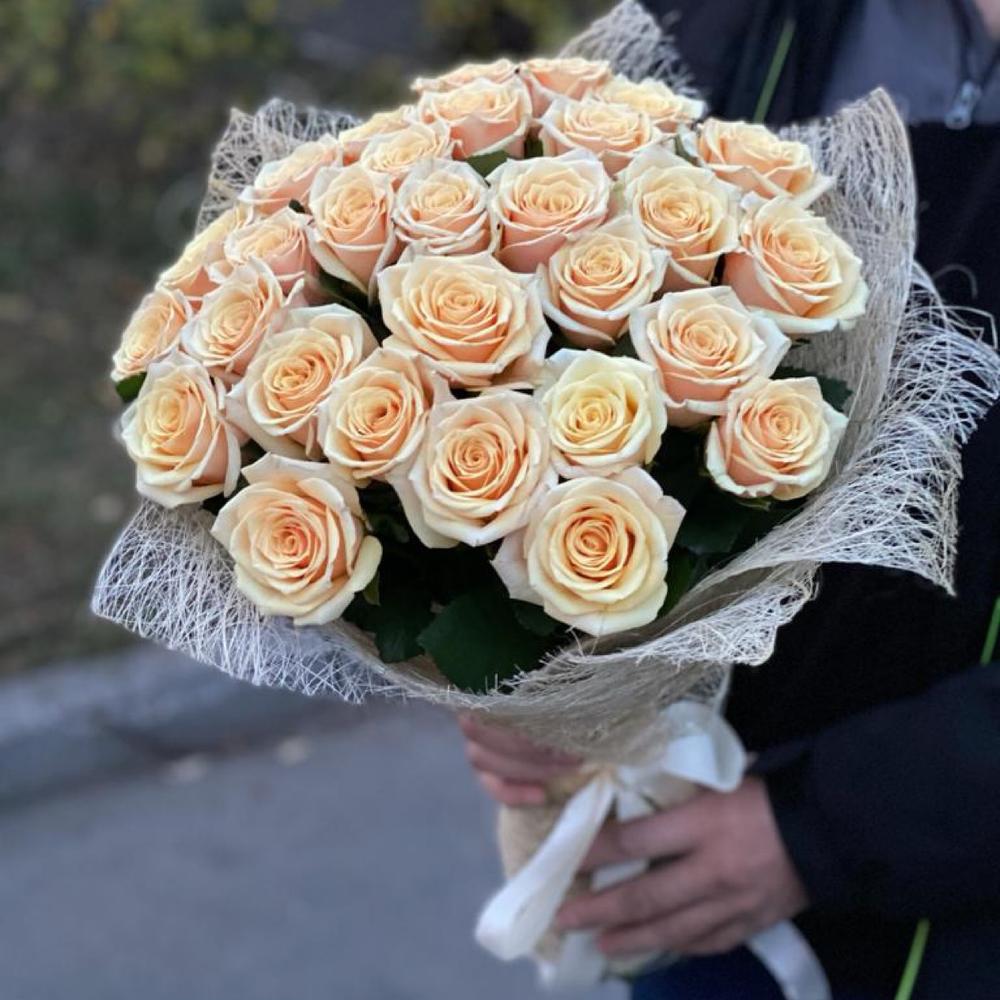 Букет из кремовых роз