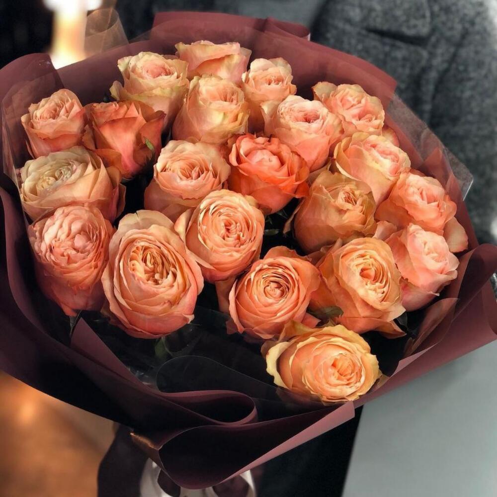 Шикарный букет из 21 пионовидной розы 