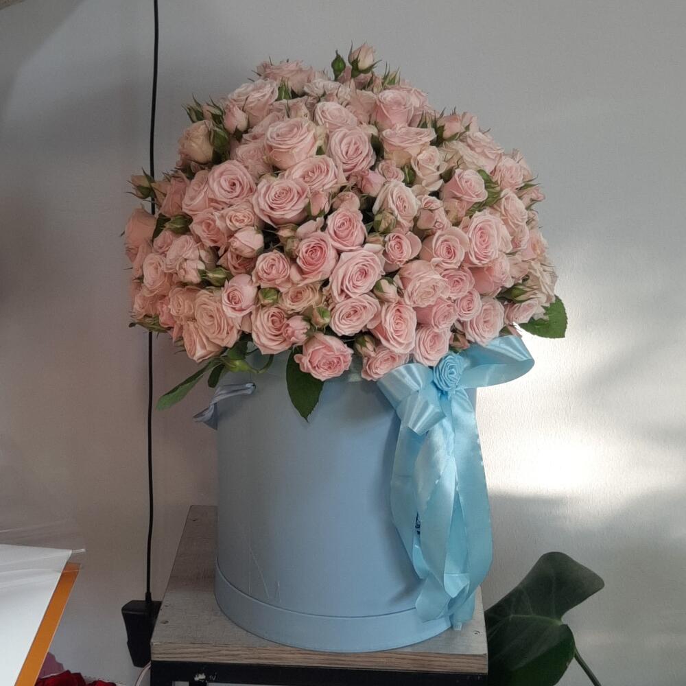 Коробка из кустовых роз