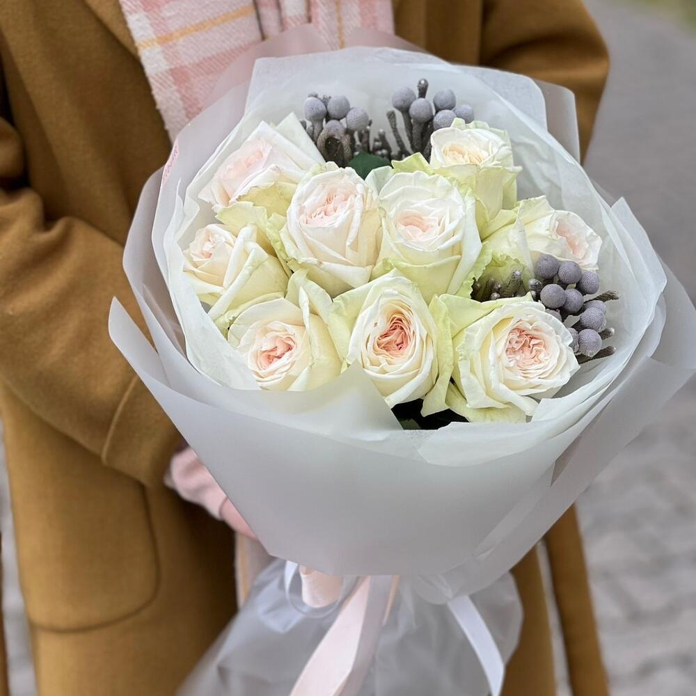 Букет из пионовидных парфюмированных роз