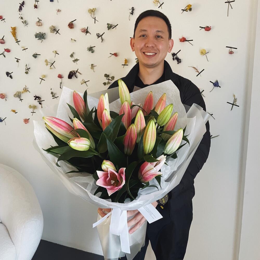 Букет королевских лилий