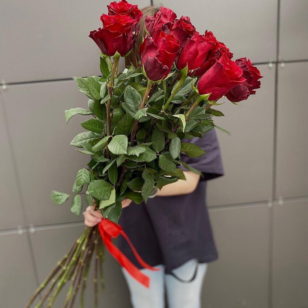 15 роз 100 см Фридом