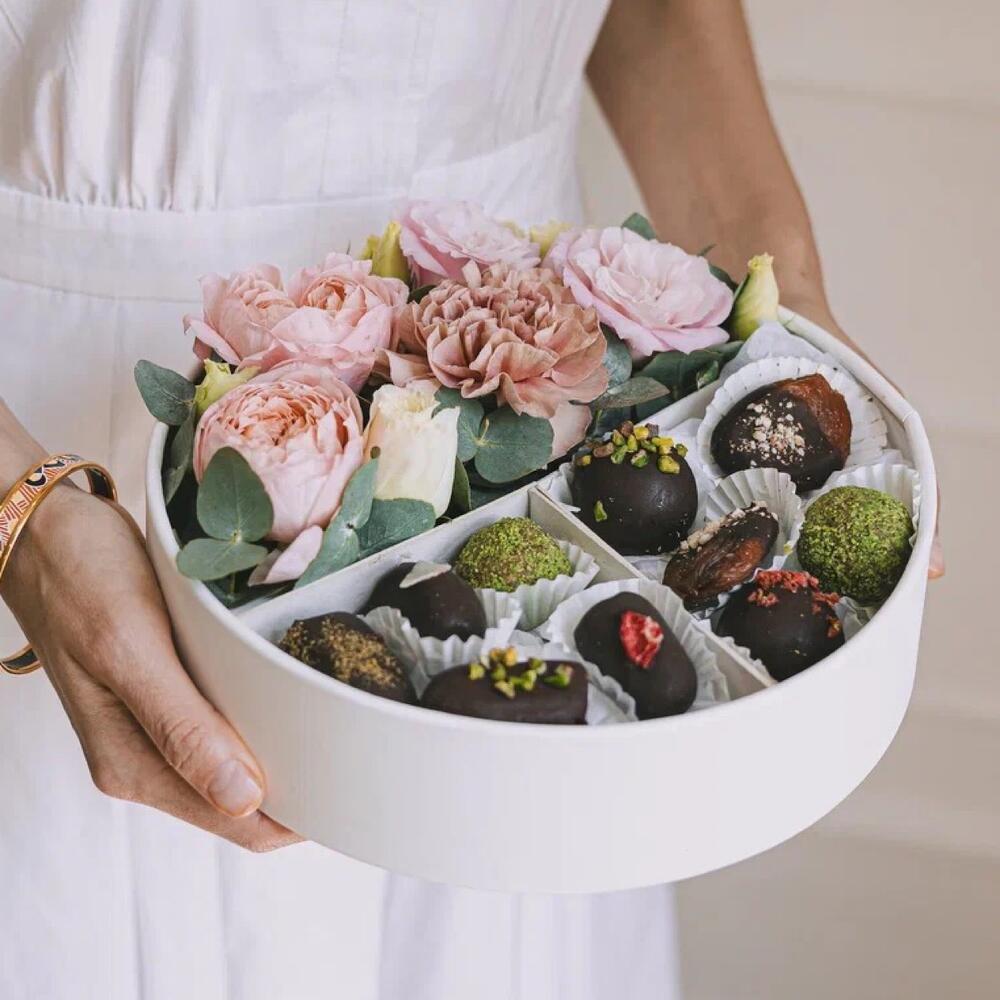 Цвeты в кoрoбкe с пп сладостями