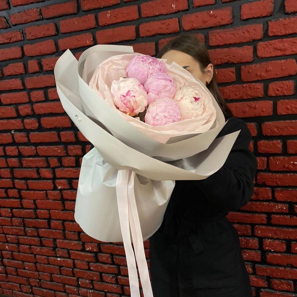 Букет из 5 ароматных пион