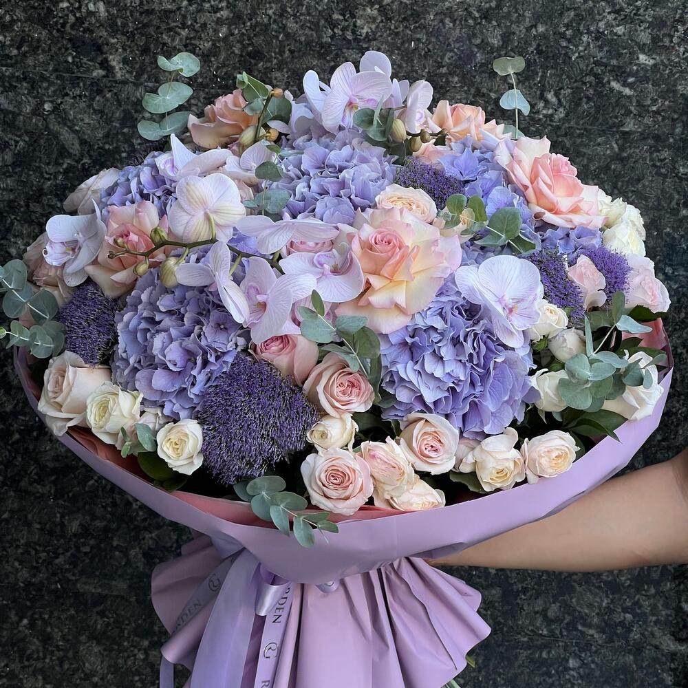 Авторский букет с орхидеями