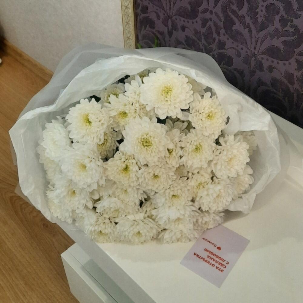 Букет из белоснежных хризантем