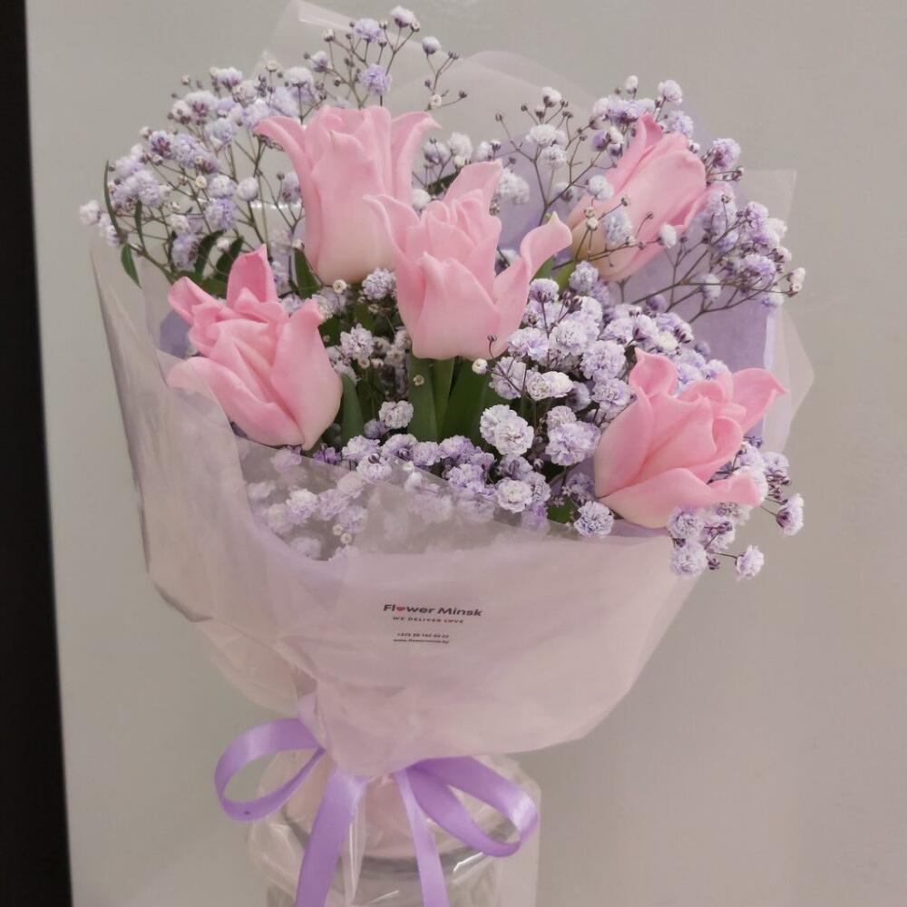 Букет из тюльпанов с гипсофилой